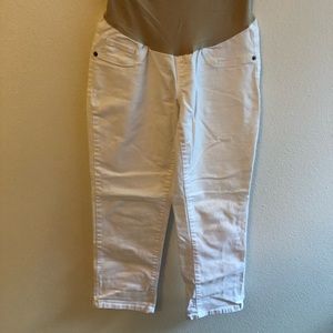 Oh baby! By motherhood Capri jeans